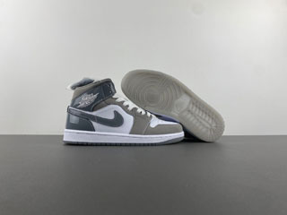 Air Jordan 1 Retro-105
